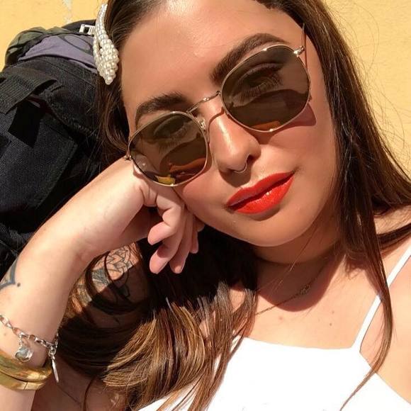 Meet your Posher, Alyssa - Picture 1 of 1